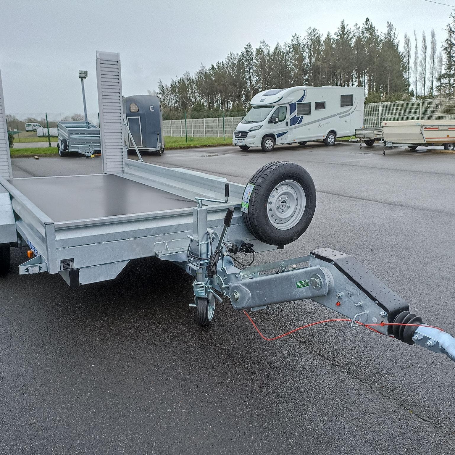 geratetransporter hubiere tpf 2502 25 25 t mit aluminium auffahrrampen holzboden 3.jpg geratetransporter hubiere tpf 2502 25 25 t mit aluminium auffahrrampen holzboden 3.jpg